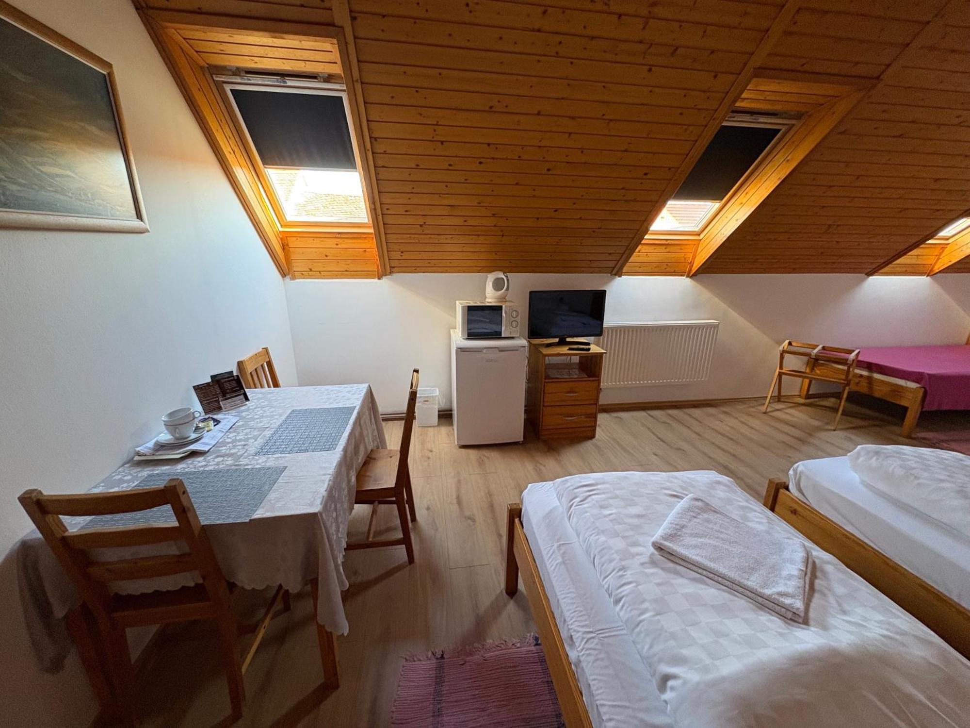 Haramia Csapszek Es Fogado Hotel Szombathely Bagian luar foto