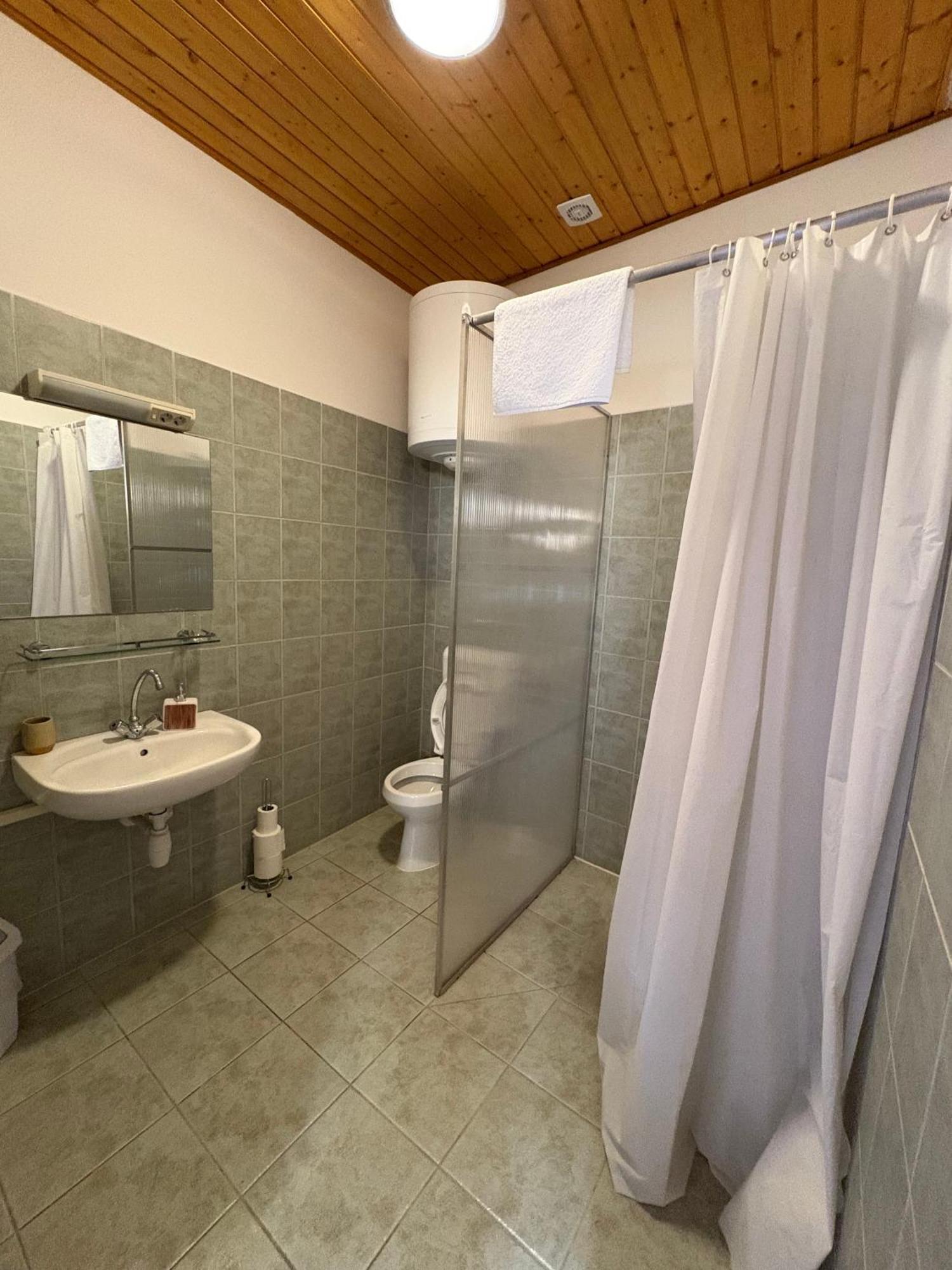 Haramia Csapszek Es Fogado Hotel Szombathely Bagian luar foto