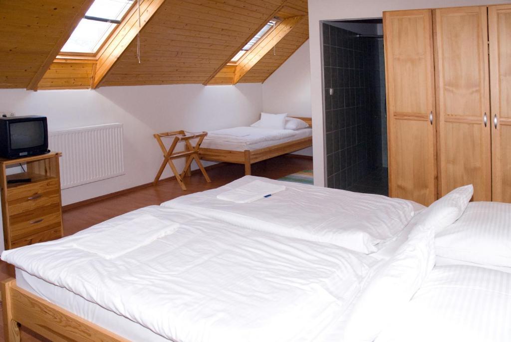 Haramia Csapszek Es Fogado Hotel Szombathely Bagian luar foto