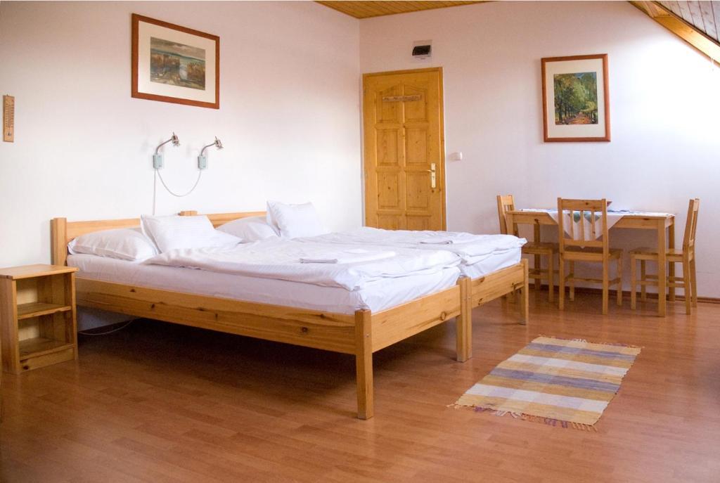 Haramia Csapszek Es Fogado Hotel Szombathely Ruang foto